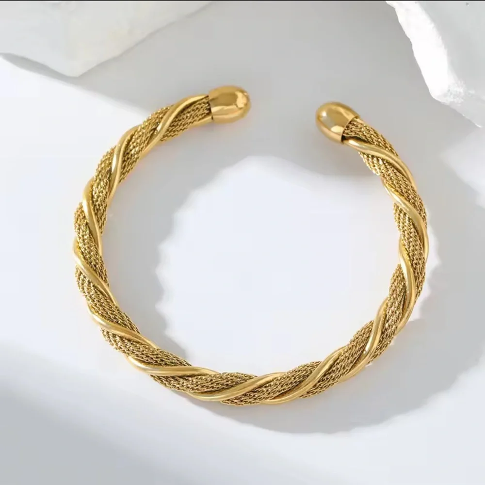 18K Gold Stainless Steel Twisted Bangle New Trendy Waterproof Jewelry